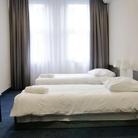 Baza Hotelowa Bobrowiecka 9 Warschau Exterior foto